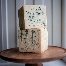Сыр с голубой плесенью 50% Дор-блю ~ 1,1кг